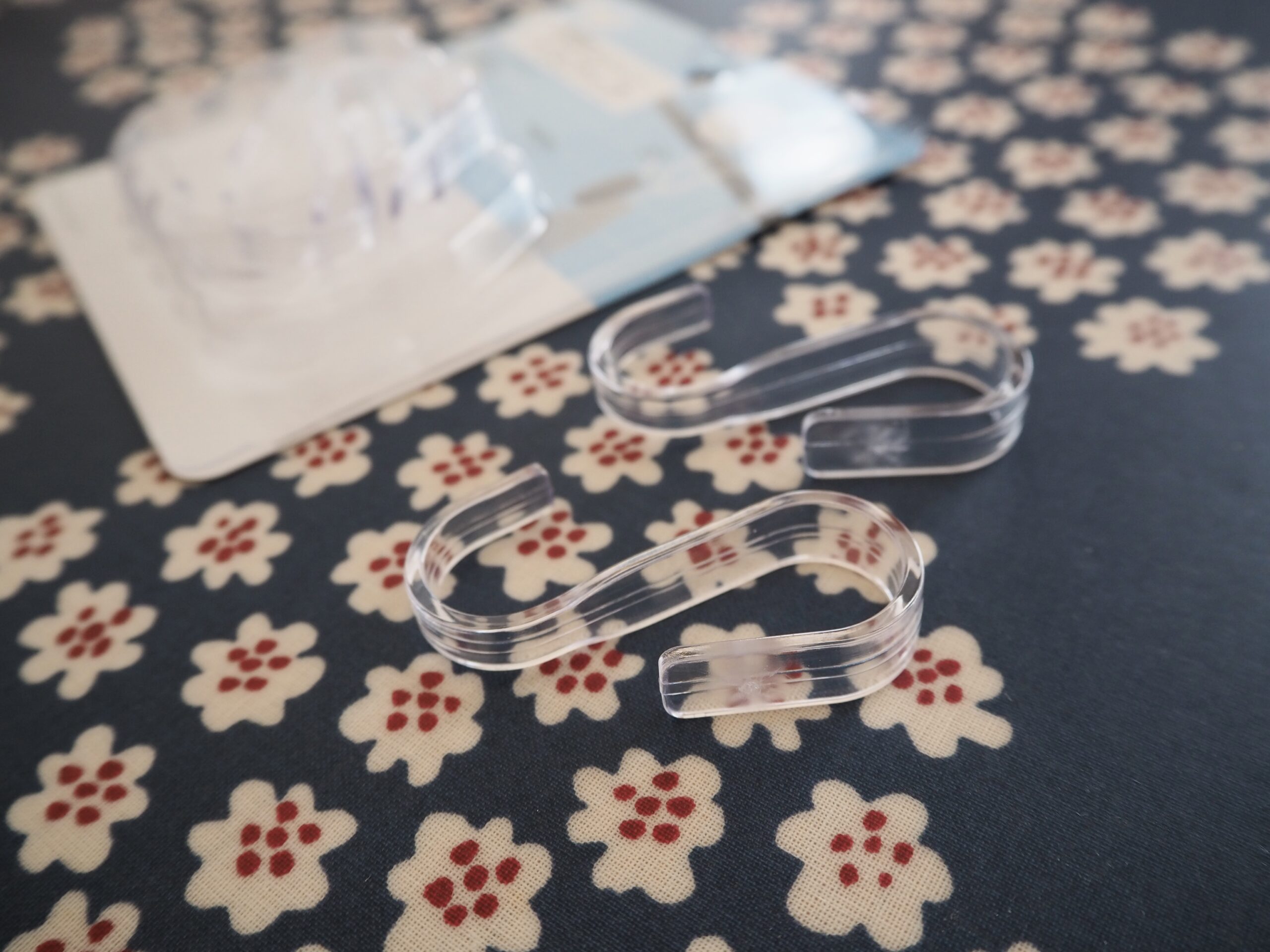 引っ掛け収納にオススメ 100均セリアの透明バスフック めんどくさがりやのシンプルライフ